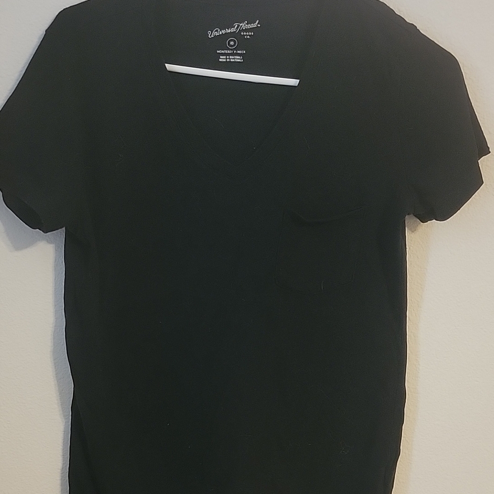 Universal Thread Men's Black V-Neck T-Shirt